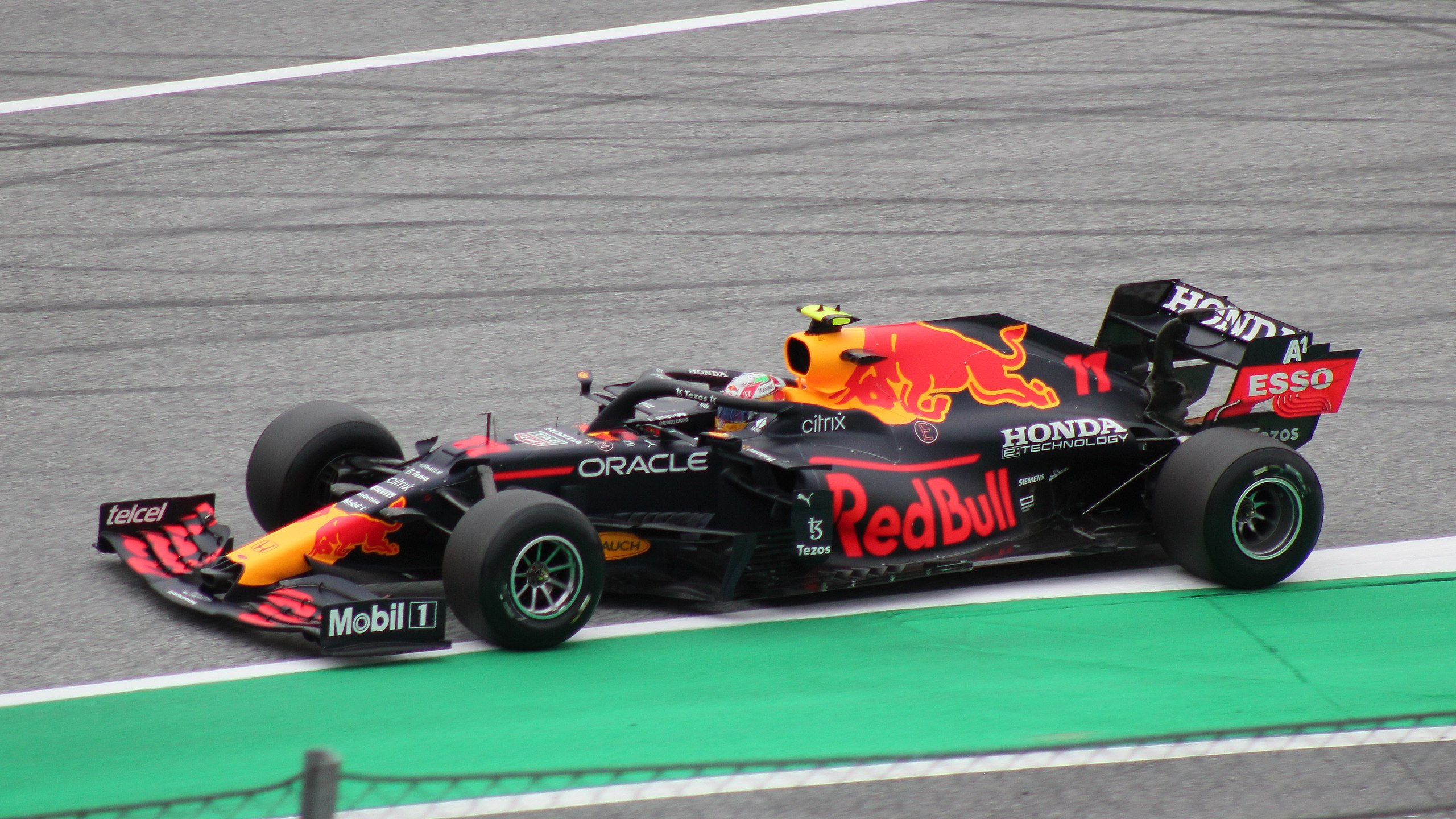 梅赛德斯力克阿斯顿马丁,佩雷兹高光表现的简单介绍 梅赛德斯力克阿斯顿马丁,佩雷兹高光表现的简单介绍