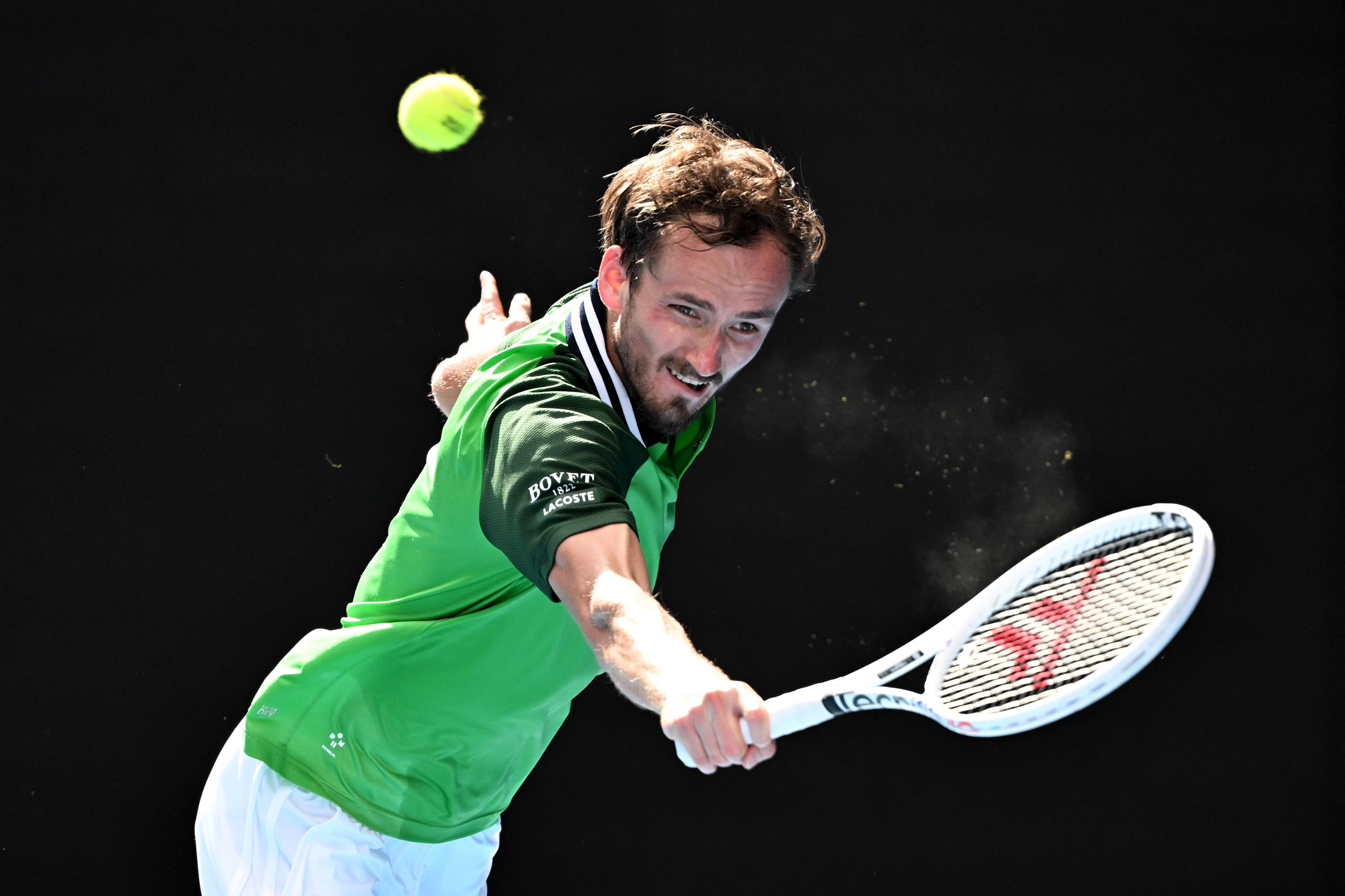 爱游戏在线-ATP总决赛逆转年终总决赛，西西帕斯关键制胜