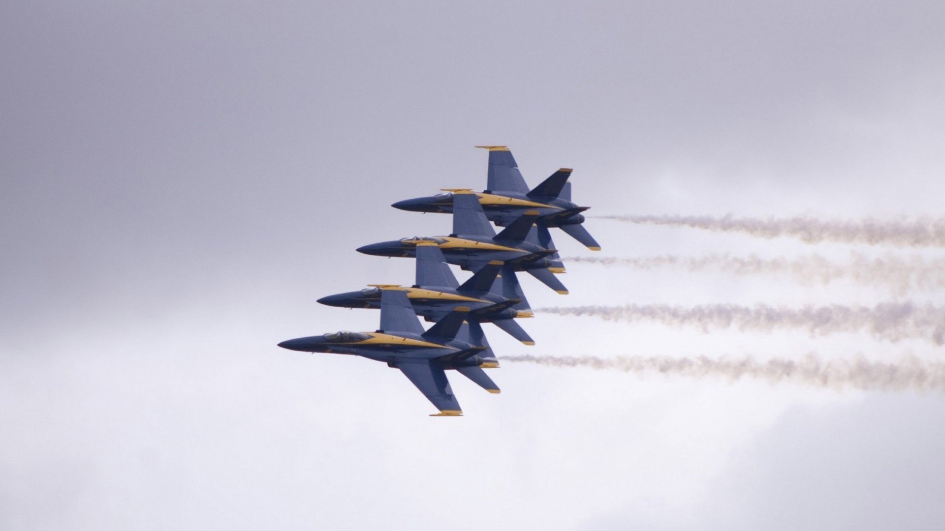 看到您给出的关键词,一场充满戏剧性的足球决赛已经跃然纸上。这是一个经典的个人英雄主义与团队坚韧意志相结合的故事线