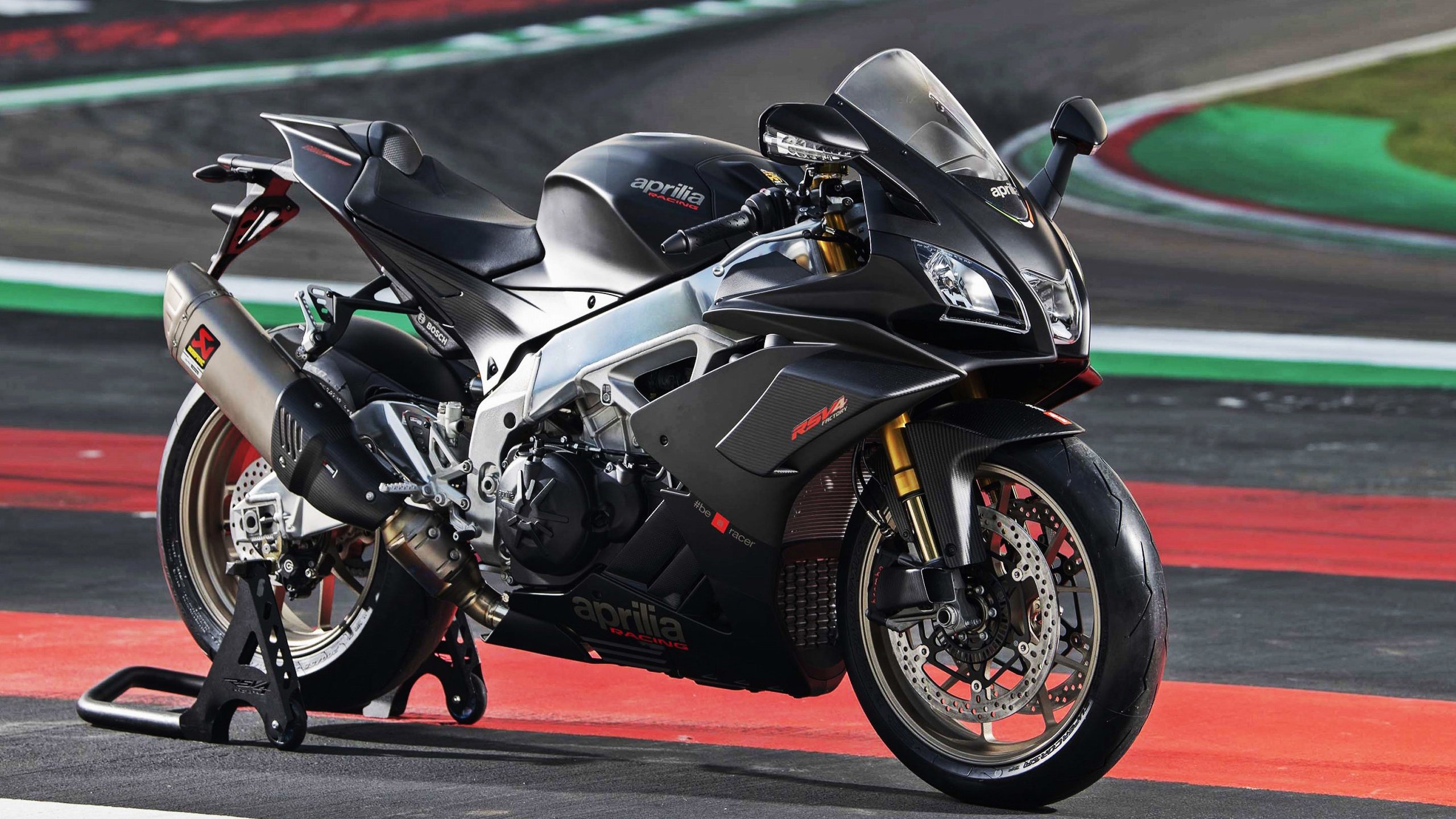 您提出的关键词组合确实充满戏剧张力—当意甲焦点战遇上德布劳内,这本身就是一个极具话题性的创意点。这更像是平行时空里一场万众瞩目的足坛盛宴