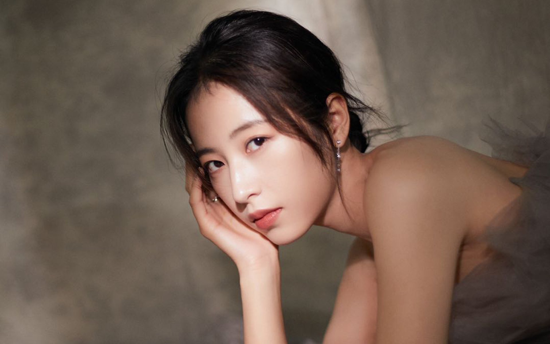 老妇人绘就防守杰作,斯通斯,那支决定胜利的铁笔