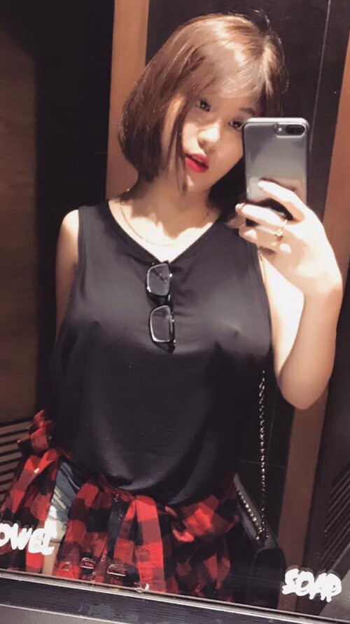 这是一篇为您定制的文章,围绕您给出的关键词展开,兼具赛事的紧张感与战术深度